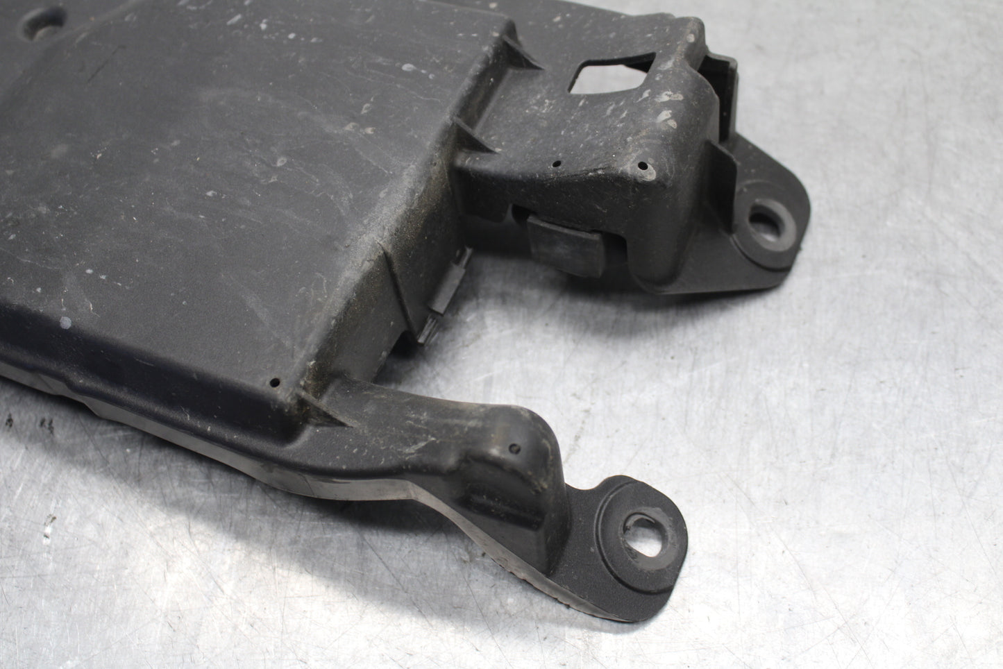 09-12 KAWASAKI NINJA ZX6R REAR BACK TAIL UNDERTAIL BATTERY TRAY PLASTIC BB698