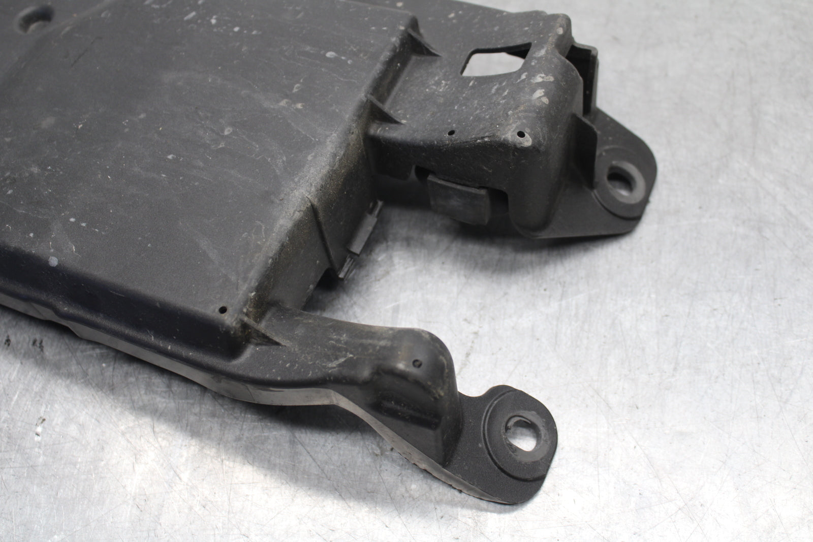 09-12 KAWASAKI NINJA ZX6R REAR BACK TAIL UNDERTAIL BATTERY TRAY PLASTIC BB698