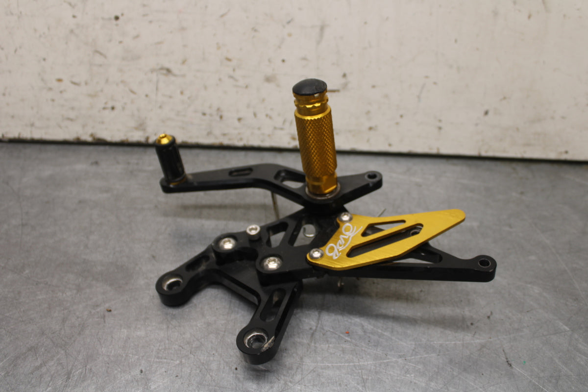 09-14 YAMAHA YZF R1 AFTERMARKET RIGHT REARSET REAR SET FOOT PEG REST STOP BB696