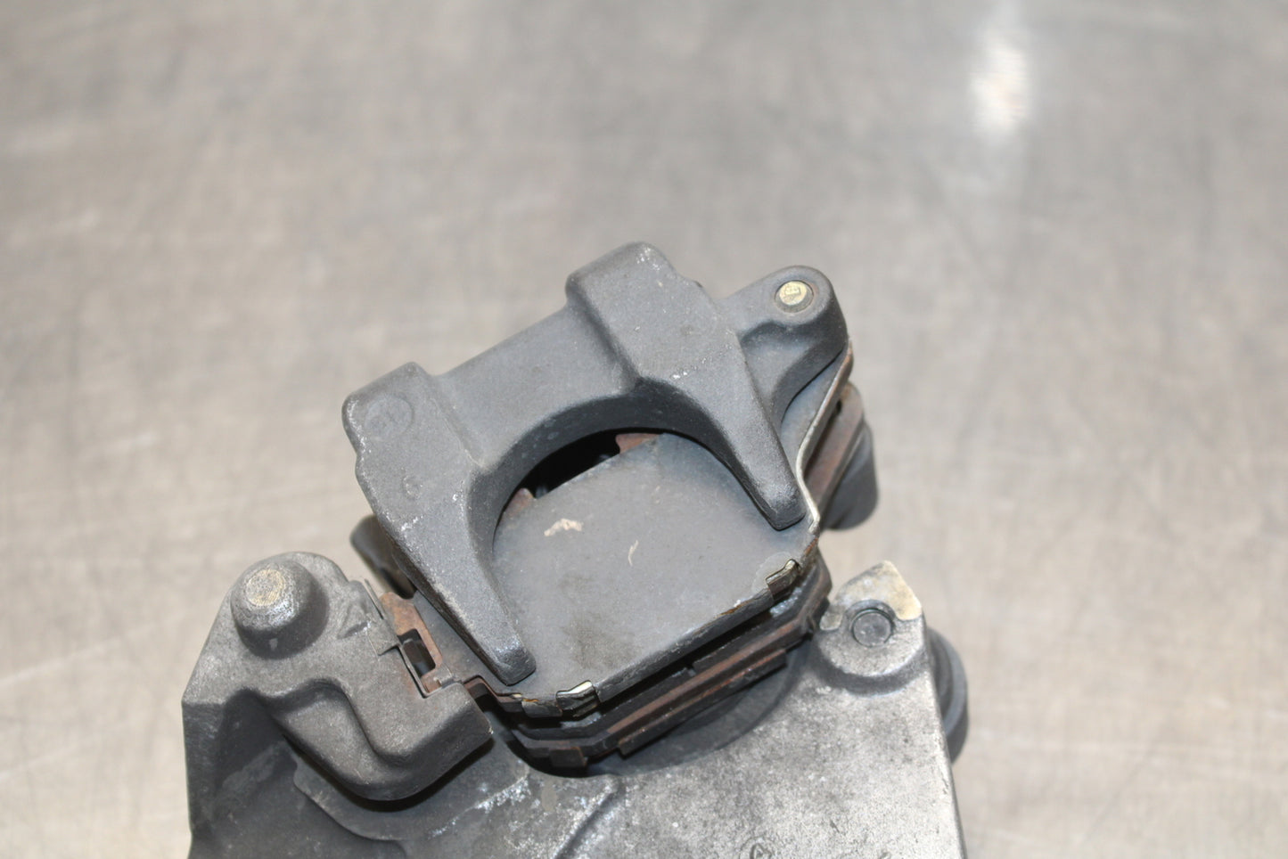 03 SUZUKI SV650S REAR BACK BRAKE CALIPER W MOUNT BRACKET BB167