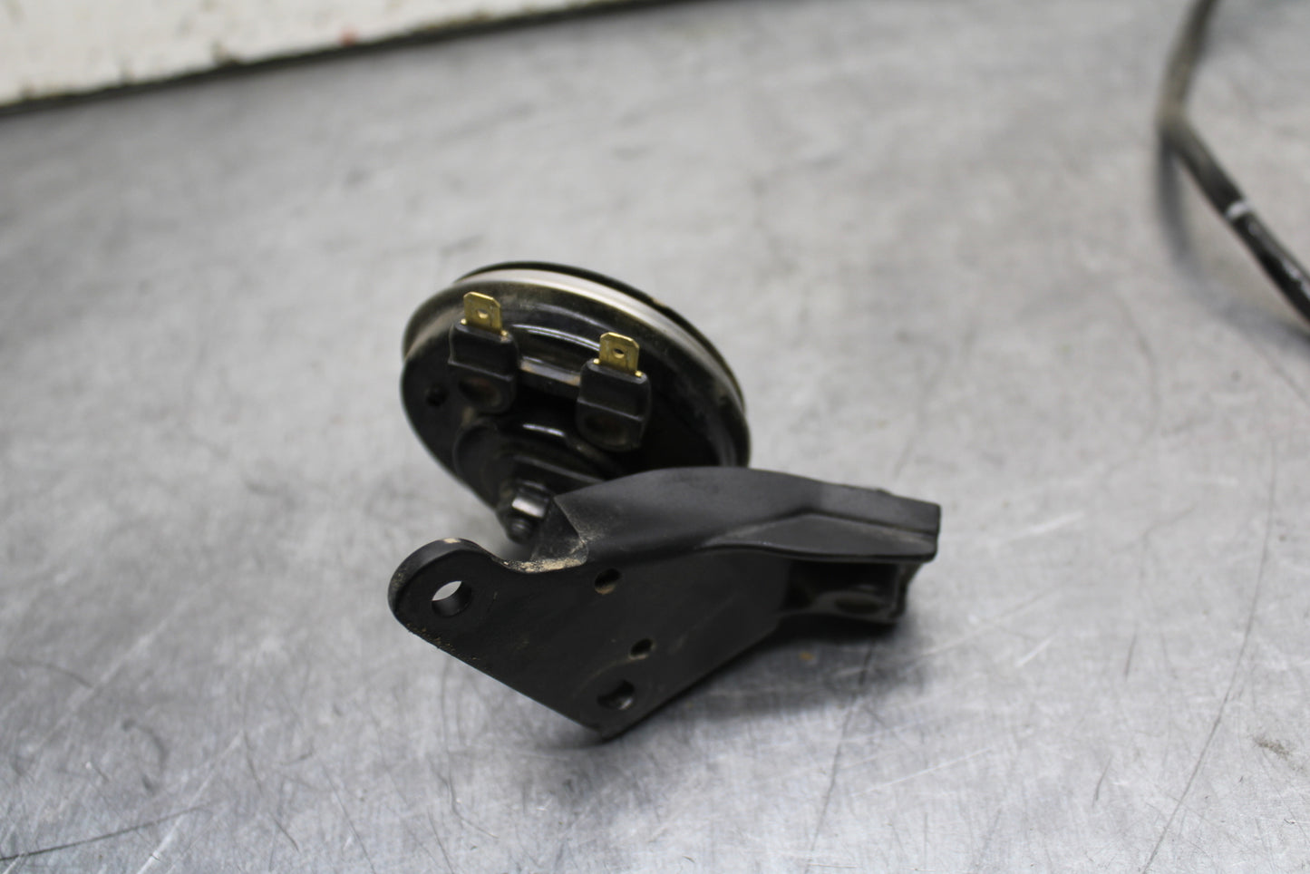 19-24 YAMAHA R3 HORN SIGNAL BB736
