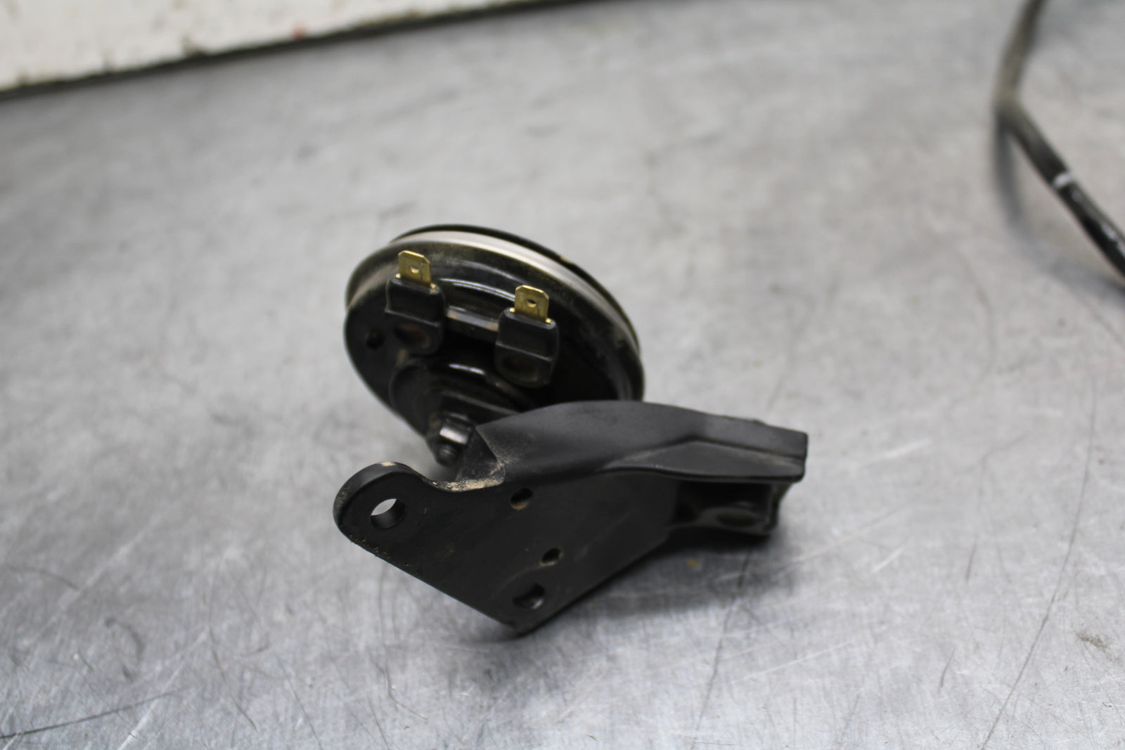 19-24 YAMAHA R3 HORN SIGNAL BB736