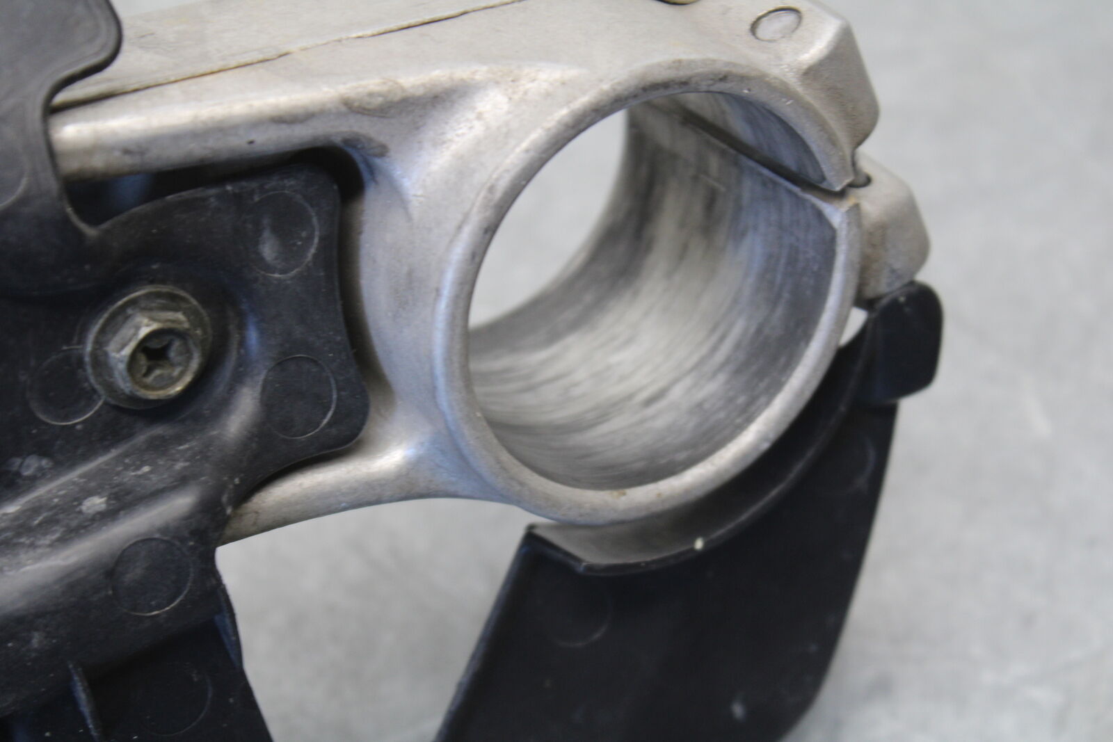 05-06 SUZUKI GSXR1000 FRONT FORKS CLAMP LOWER TRIPLE TREE STEM BB663