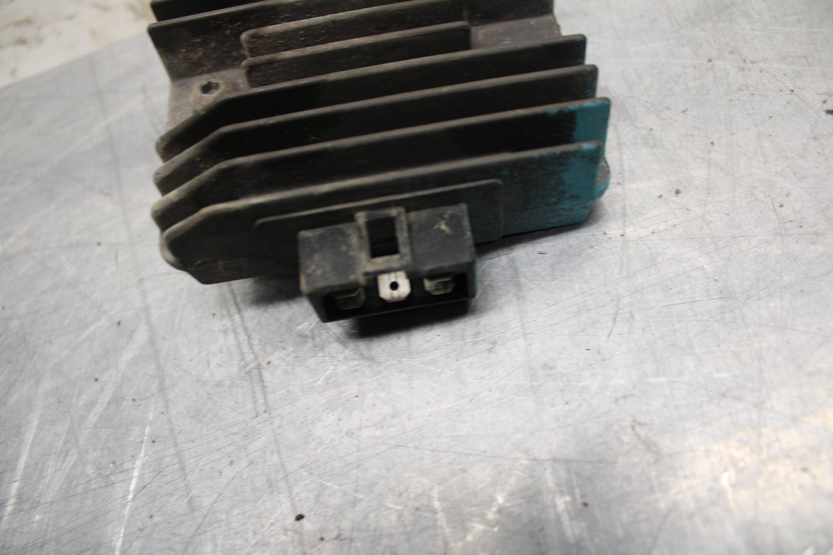03-04 YAMAHA YZF R6  RECTIFIER VOLTAGE REGULATOR BB481