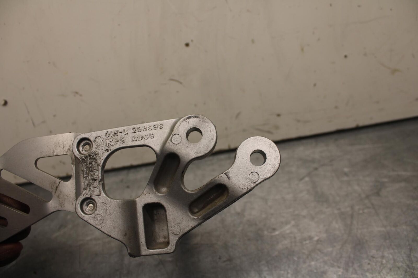 08-10 SUZUKI GSXR 600  LEFT REARSET REAR SET DRIVER FOOT PEG REST STOP BB92