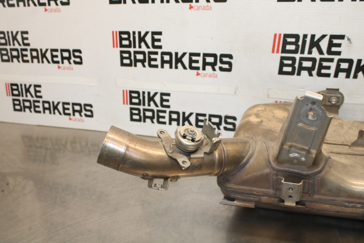 17 YAMAHA FZ10 EXHAUST MIDPIPE MID MIDDLE PIPE BB00