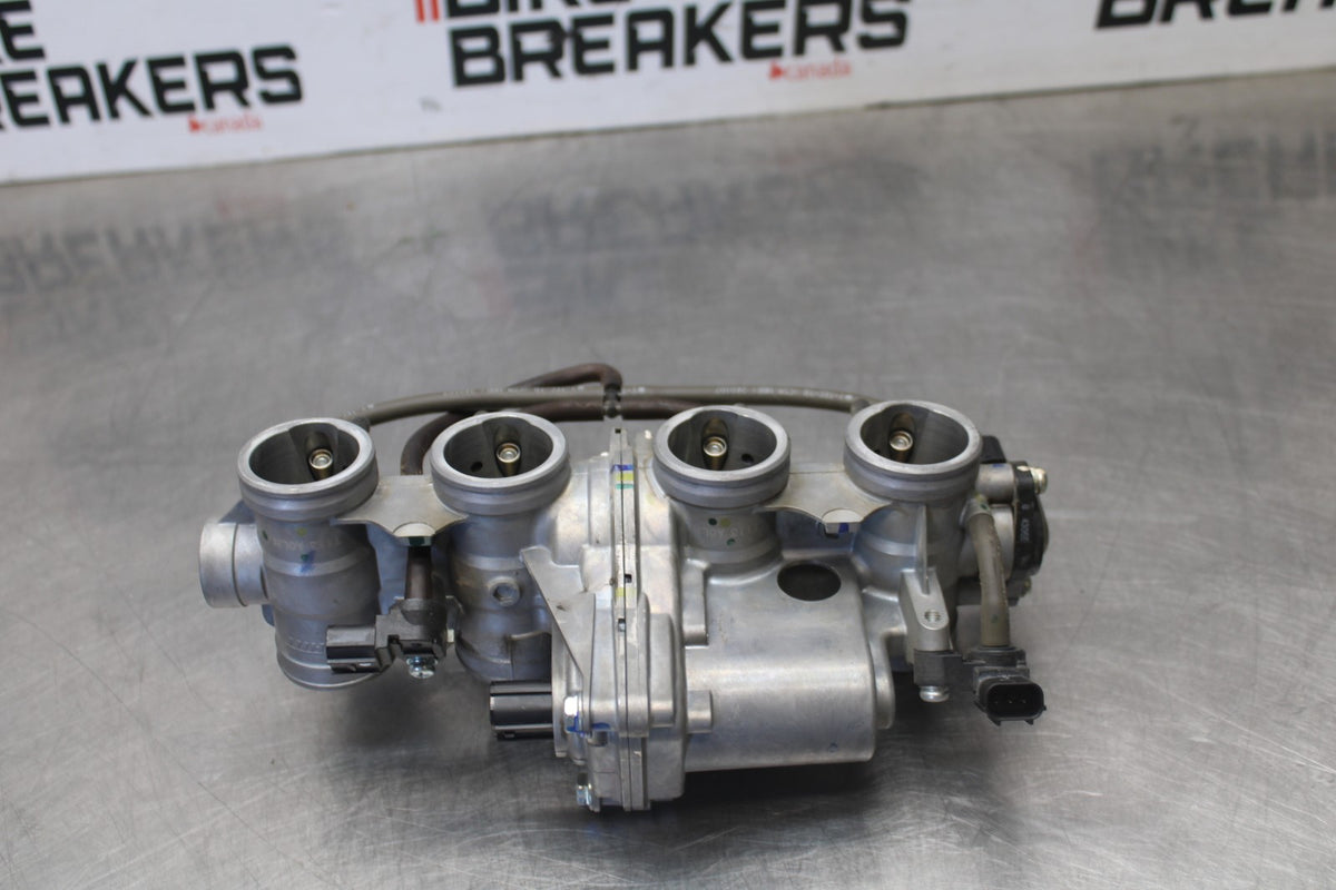 23-26 KAWASAKI NINJA ZX4RR MAIN FUEL INJECTORS / THROTTLE BODIES BB898