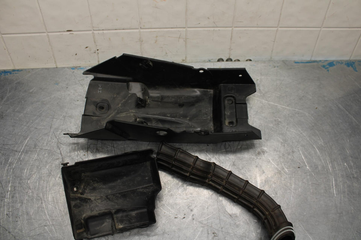 18 KTM RC 390 REAR BACK TAIL UNDERTAIL BATTERY TRAY PLASTIC BB442