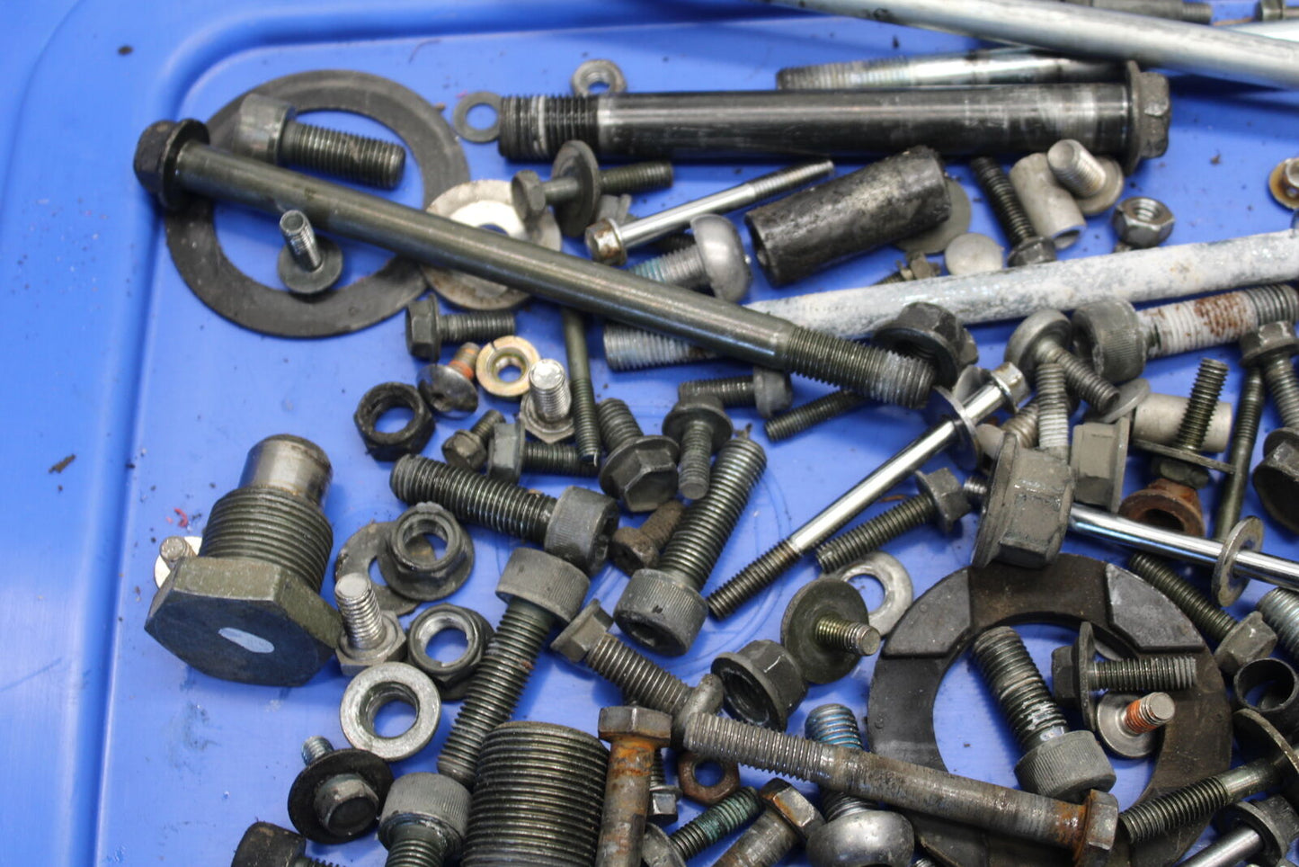 05-09 SUZUKI BOULEVARD C90 MOUNTING BOLTS HARDWARE MOTOR SCREWS BB692