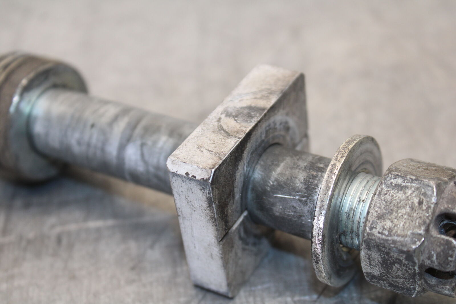 12-17 KAWASAKI ER-6N Z650 REAR AXLE BACK WHEEL RIM PIVOT BOLT AXEL BB709