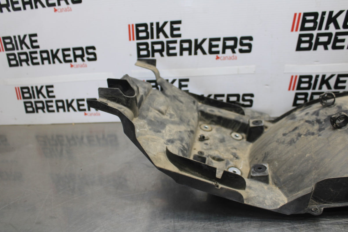09 KAWASAKI CONCOURS 14 ZG1400B REAR TAIL UNDERTAIL FAIRING COWL FENDER  BB875