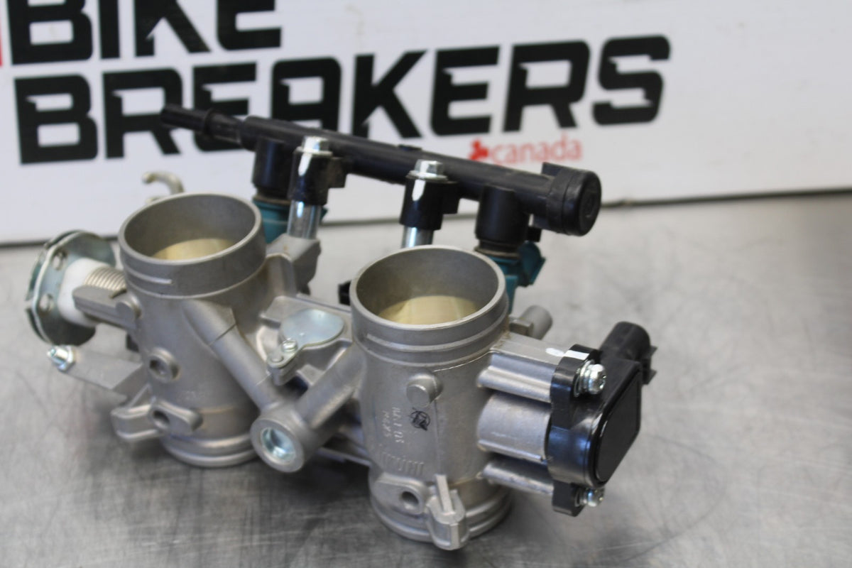 22-25 YAMAHA YZF R7 MAIN FUEL INJECTORS / THROTTLE BODIES  BB176