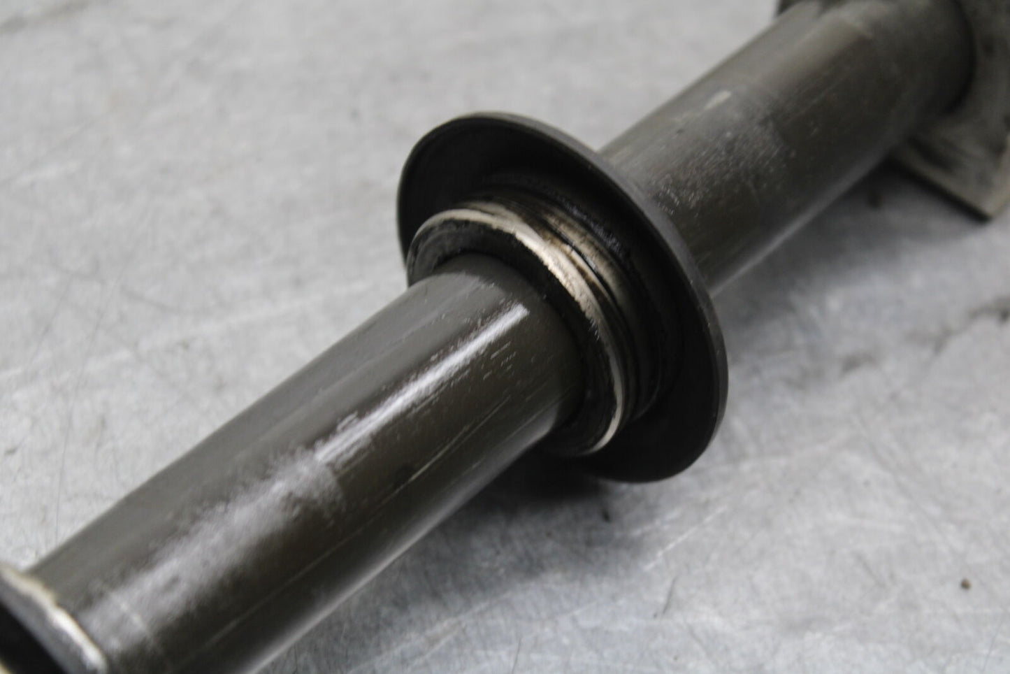 04-06 YAMAHA YZF R1 FRONT WHEEL RIM AXLE PIVOT BOLT 2C0-25181-00-00 BB659