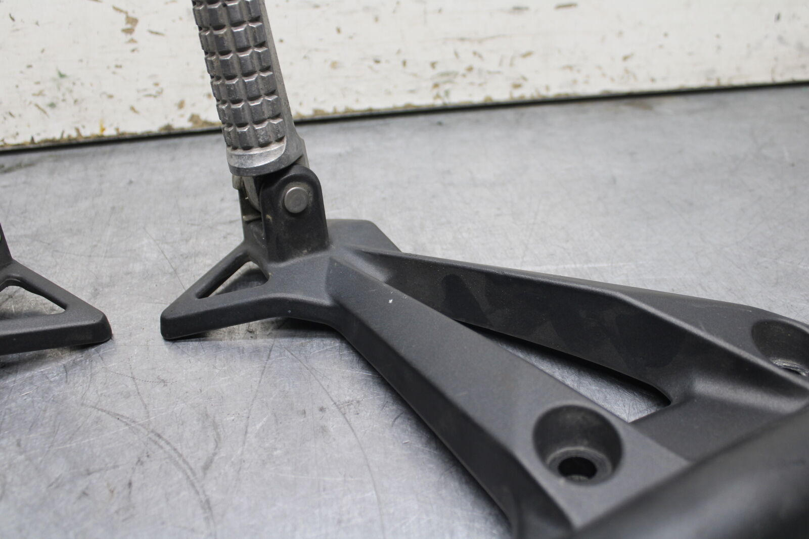 08-12 KAWASAKI NINJA 250R EX250J REAR BACK PASSENGER PEG SET PAIR BB111