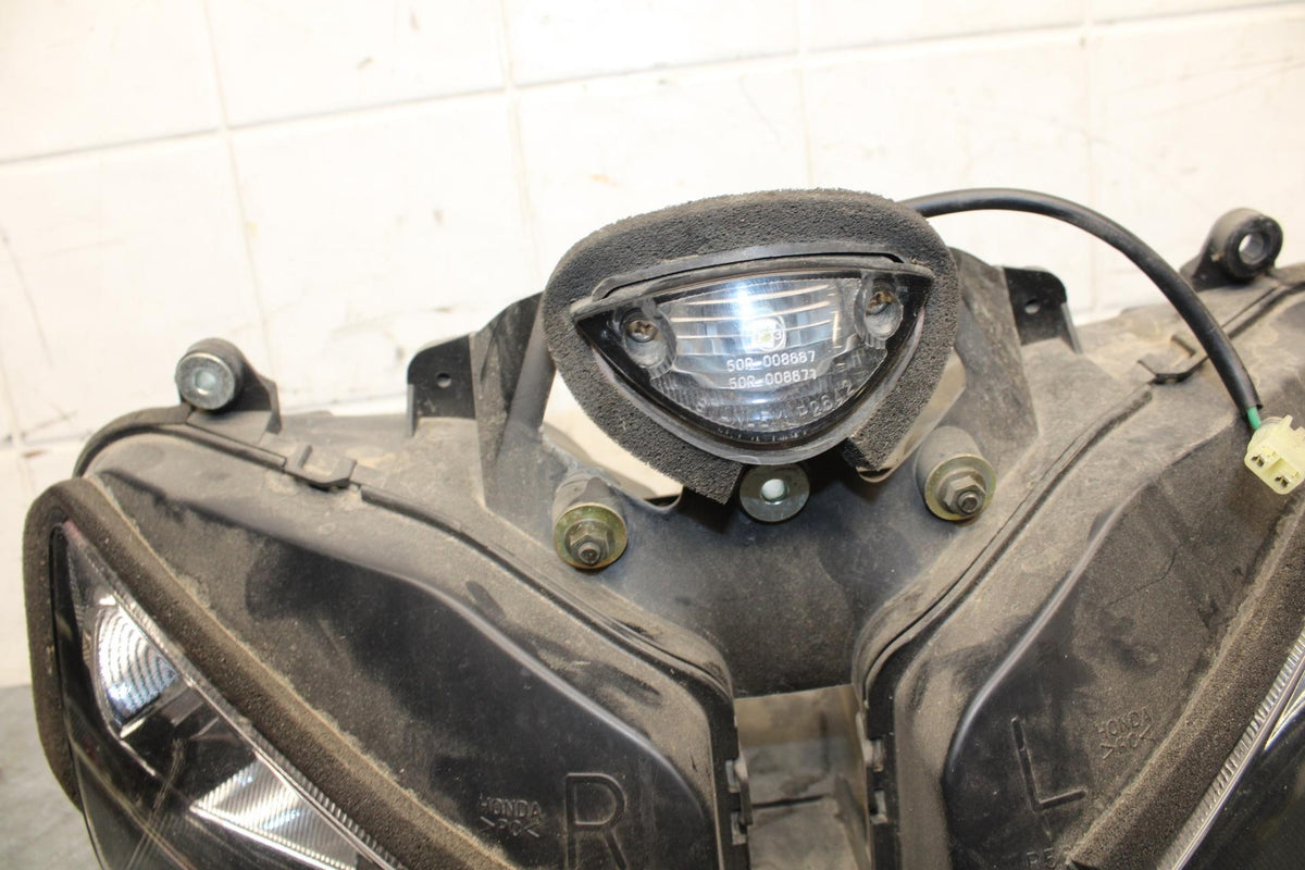05-06 HONDA CBR600RR FRONT HEADLIGHT HEAD LIGHT LAMP 33100-MEE-A01 BB479