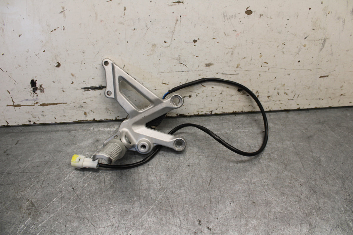 21-24 APRILIA RSV4 RIGHT REARSET REAR SET DRIVER FOOT PEG REST STOP BB668