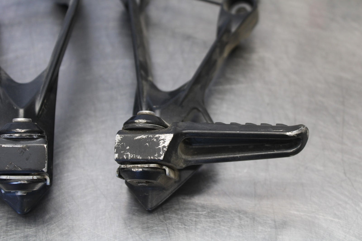 07-08 KAWASAKI NINJA ZX6R REAR BACK PASSENGER PEG SET PAIR BB937