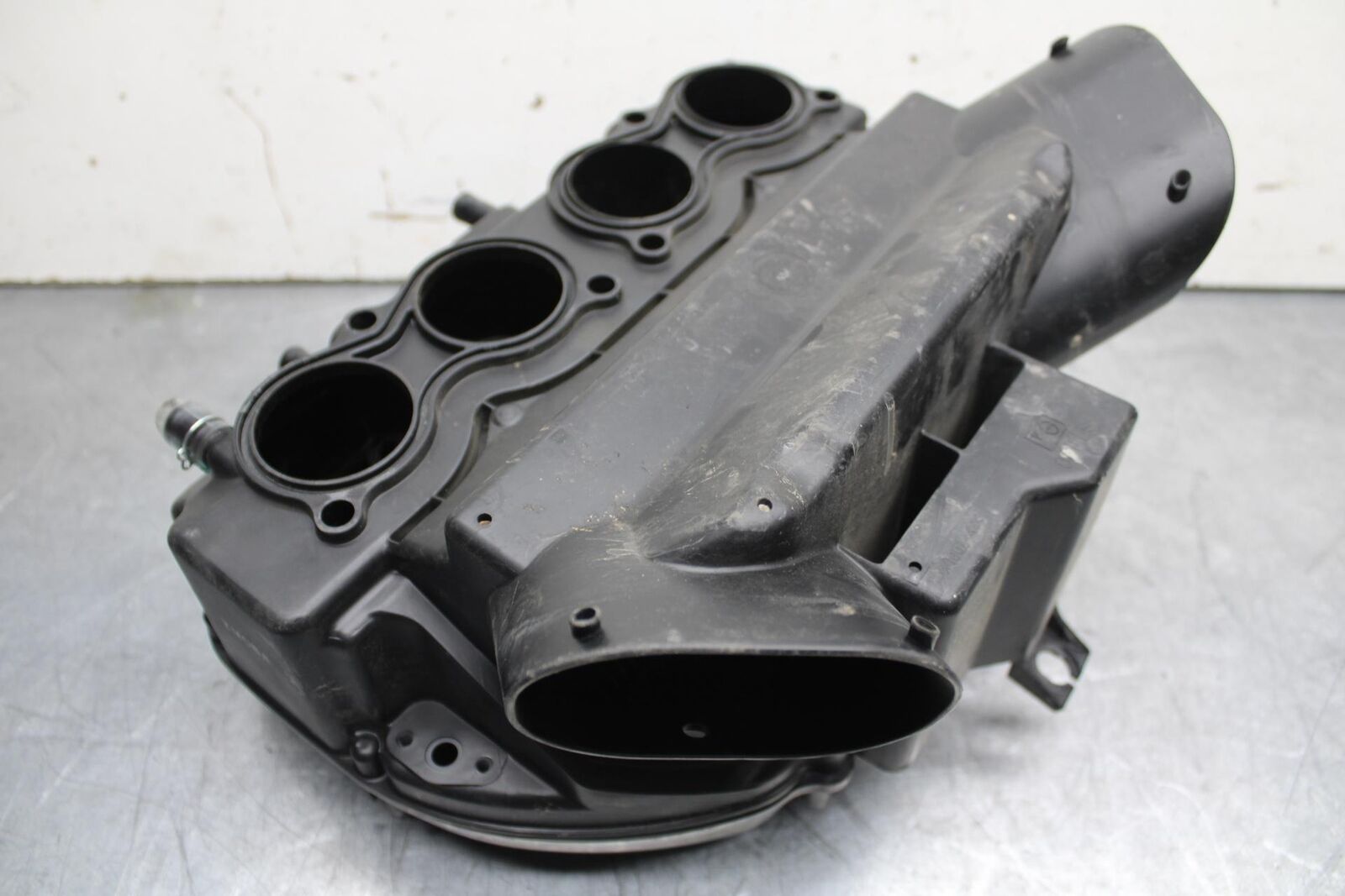 11-23 SUZUKI GSXR 750 AIRBOX AIR INTAKE FILTER BOX BB630