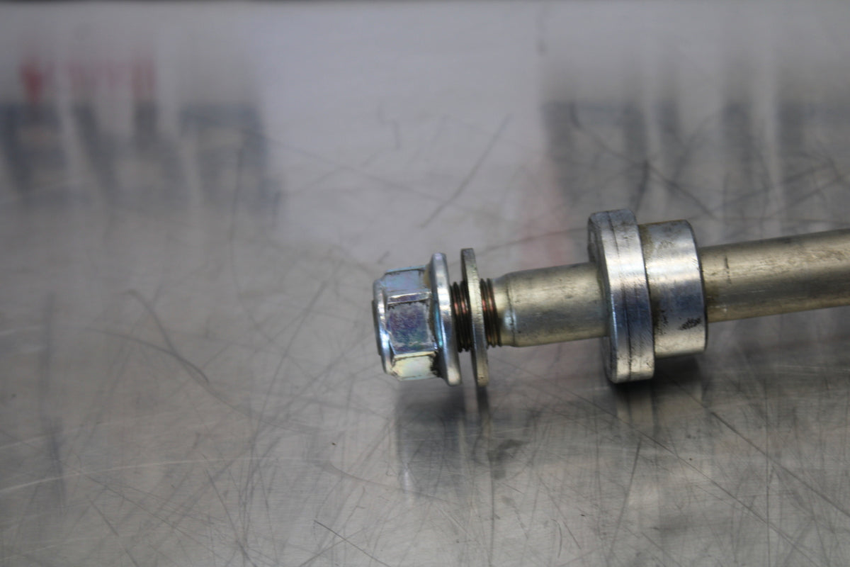 23 YAMAHA YZF R3 REAR AXLE BACK WHEEL RIM PIVOT BOLT AXEL BB147