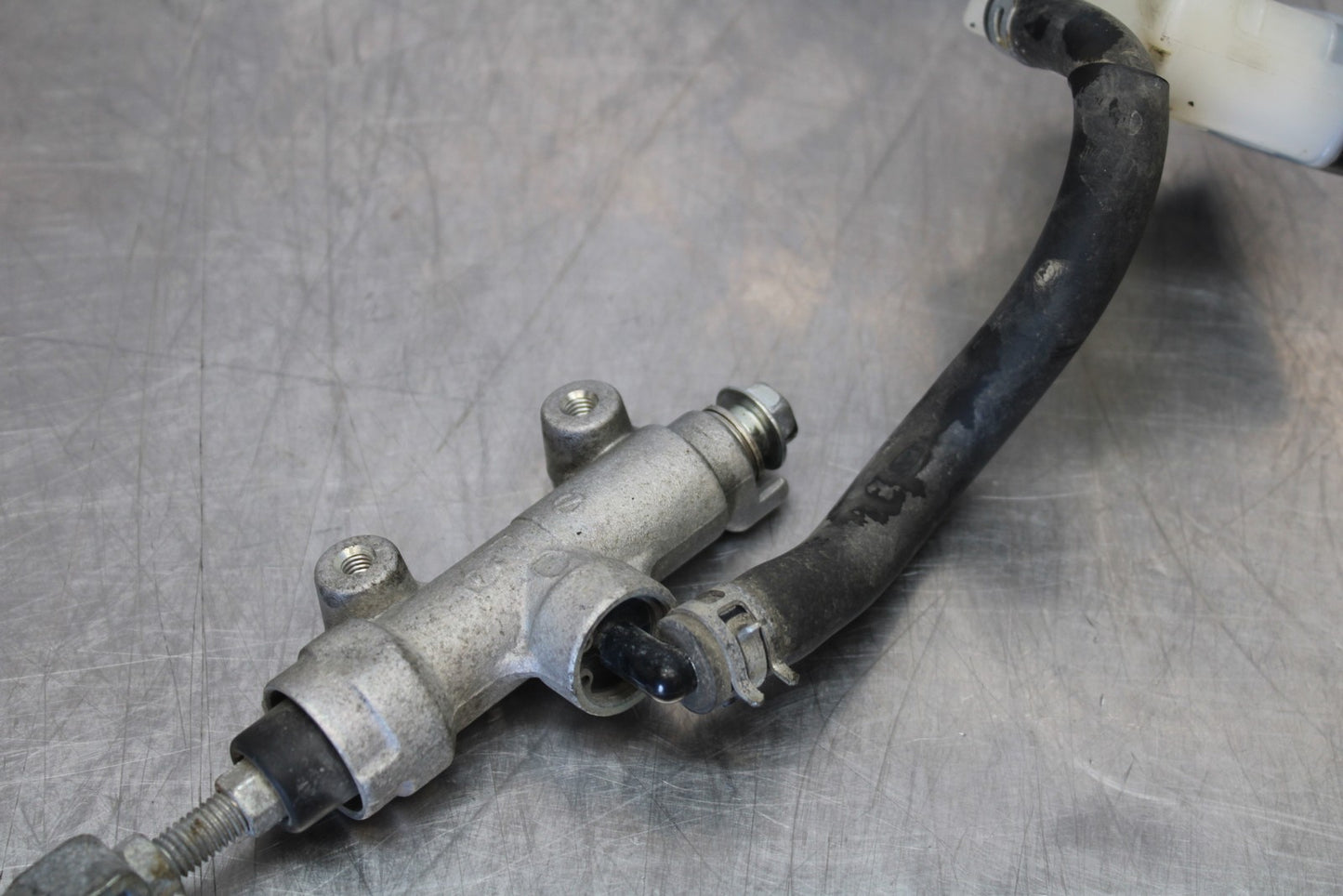 06-07 SUZUKI GSXR 600 REAR BACK BRAKE MASTER CYLINDER W RESERVOIR BB170
