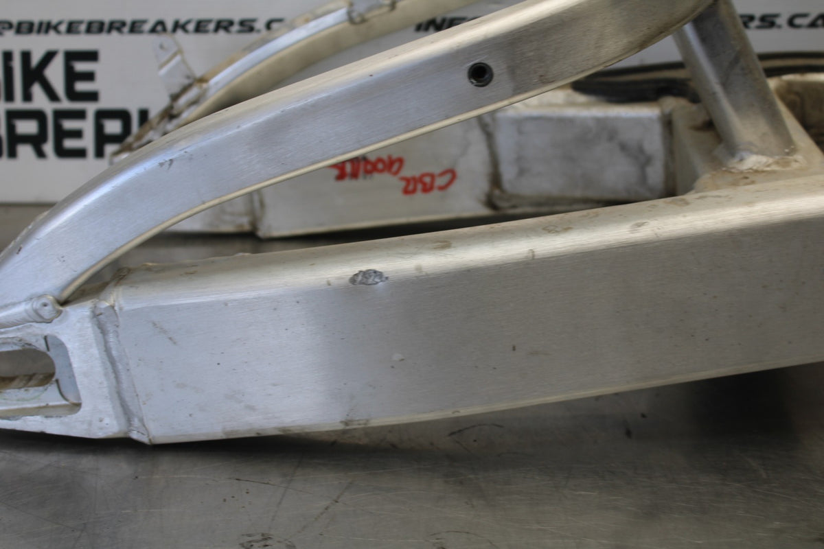 01 HONDA CBR900RR REAR SWINGARM BACK SUSPENSION SWING ARM BB00