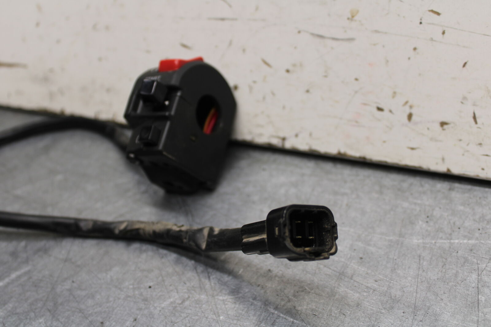 16 KAWASAKI NINJA ZX10R RIGHT HANDLE KILL OFF START SWITCH SWITCHES BB650