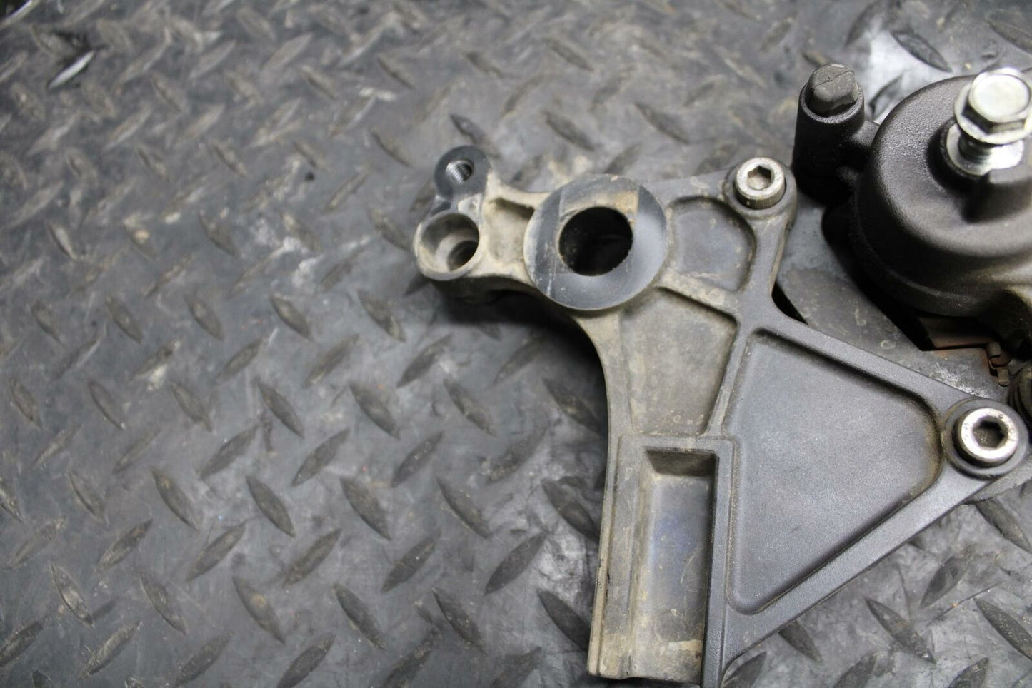 12-17 KAWASAKI NINJA 650 REAR  BRAKE CALIPER W MOUNT BRACKET 43034-0037 BB211