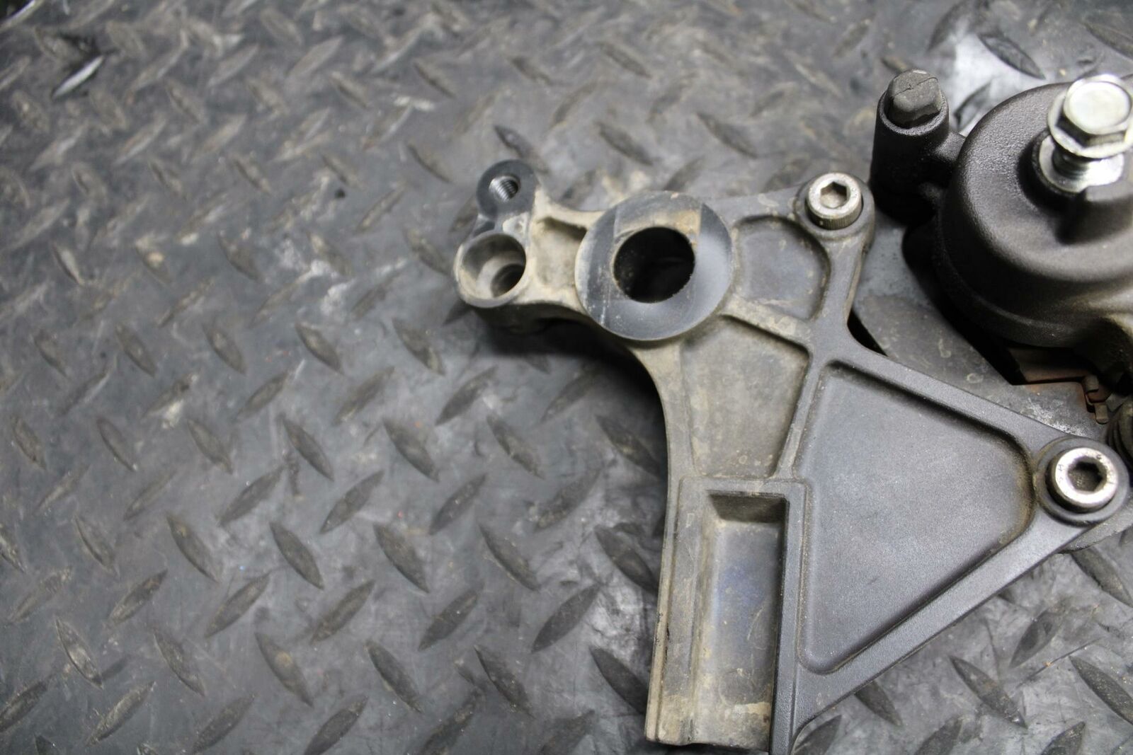 12-17 KAWASAKI NINJA 650 REAR  BRAKE CALIPER W MOUNT BRACKET 43034-0037 BB211