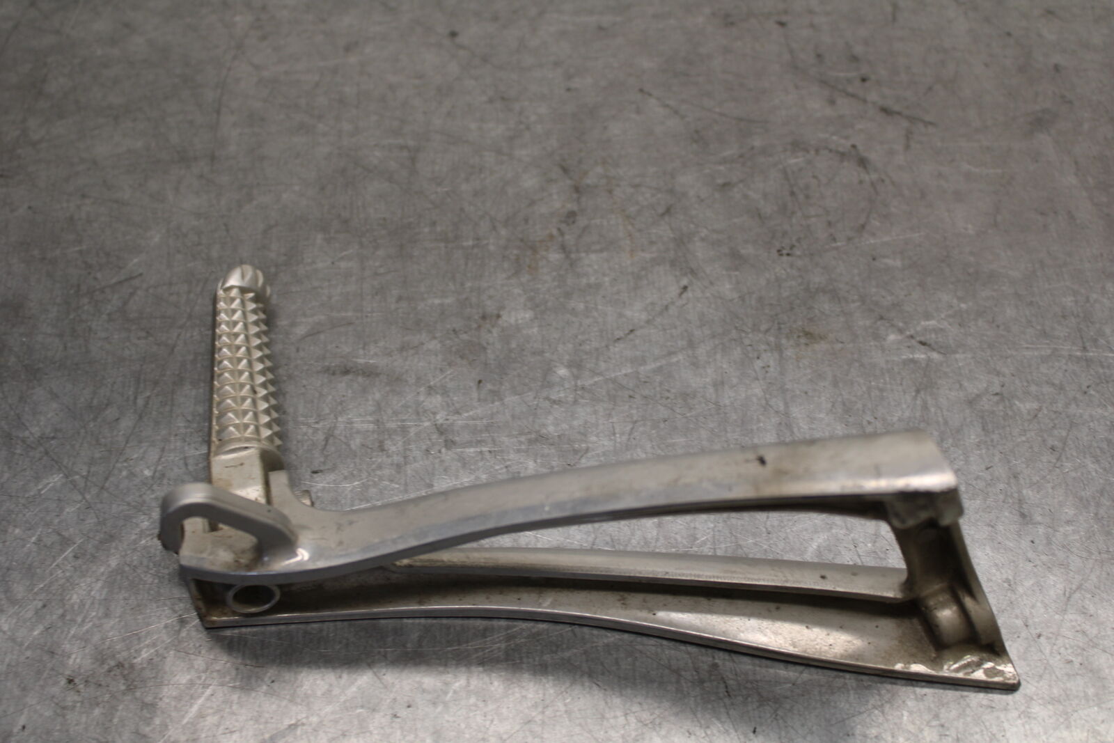 08-09 YAMAHA YZF R6S LEFT REAR BACK PASSENGER PEG  BB690