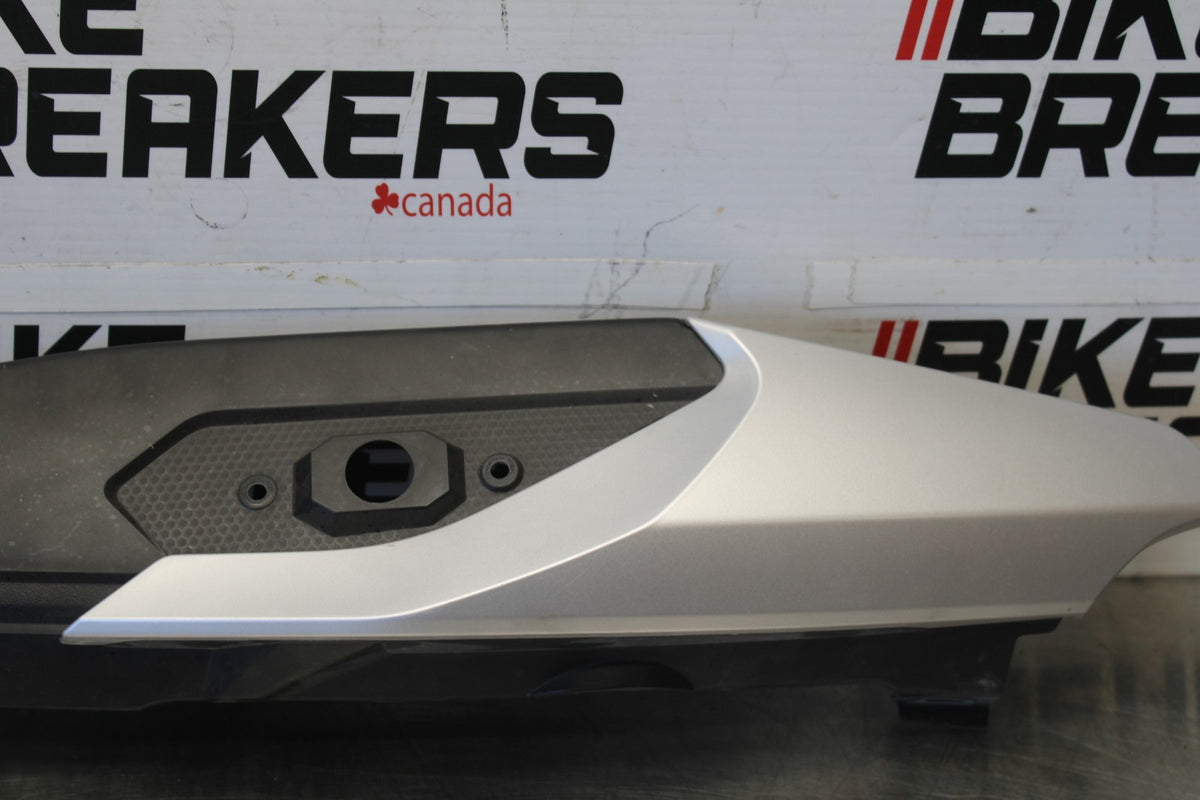 15-17 YAMAHA FJ09 LEFT REAR BACK TAIL FAIRING COWL SHROUD BB906