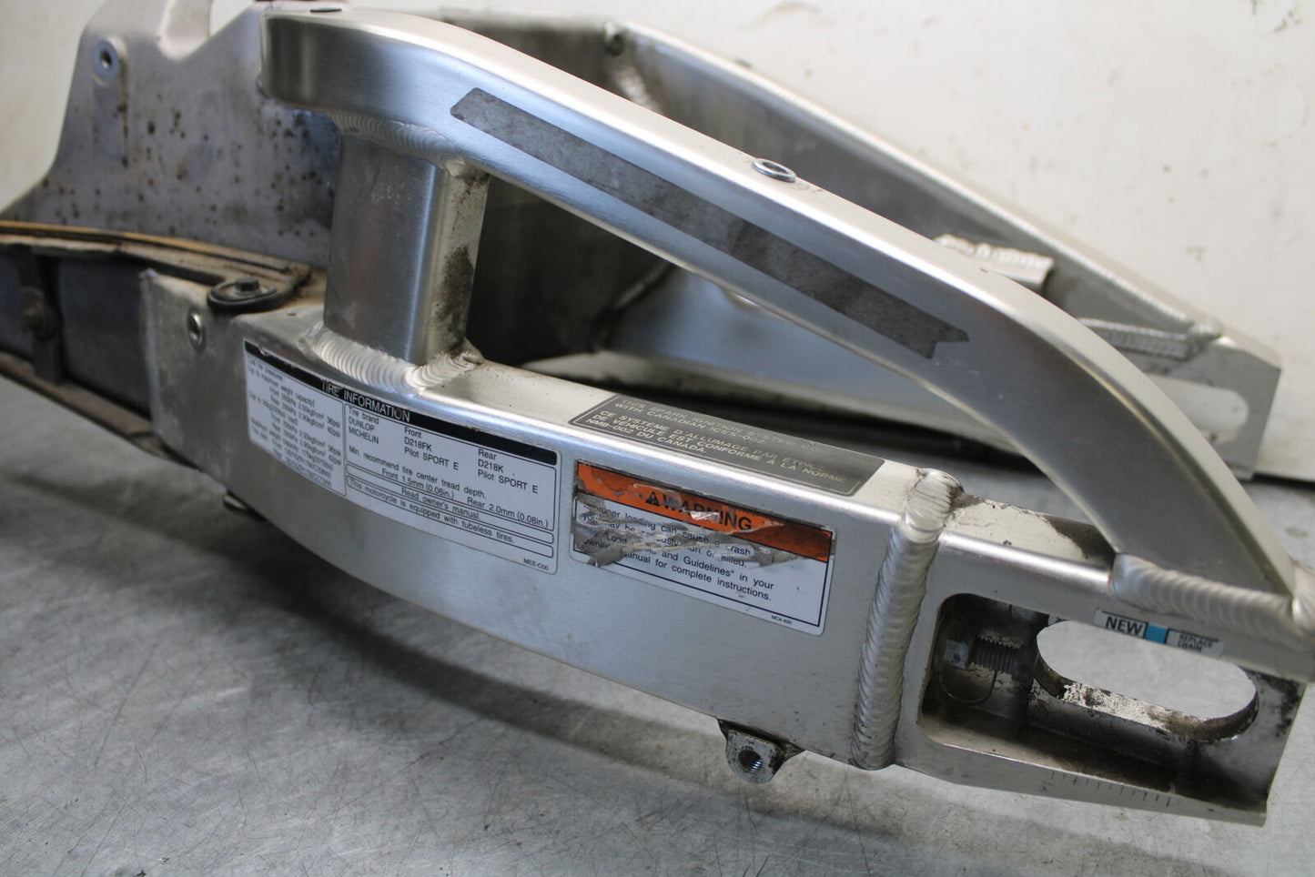 05-06 HONDA CBR600RR REAR SWINGARM SWING ARM 52200-MEE-D00  BB655