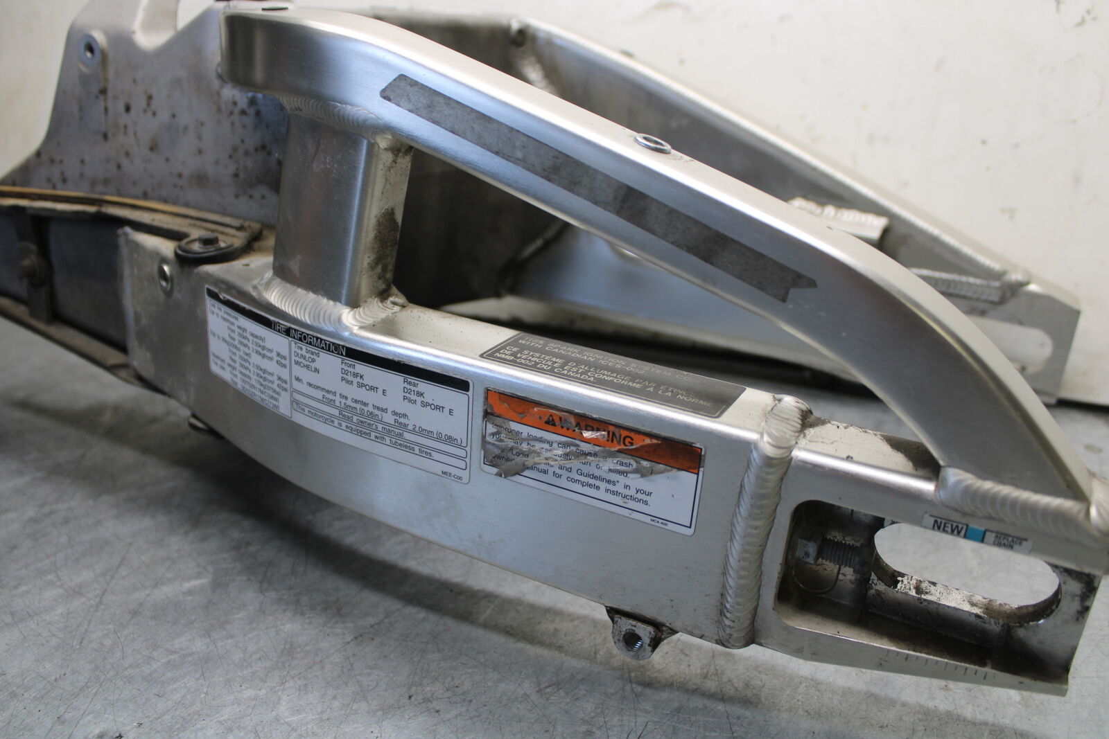 05-06 HONDA CBR600RR REAR SWINGARM SWING ARM 52200-MEE-D00  BB655