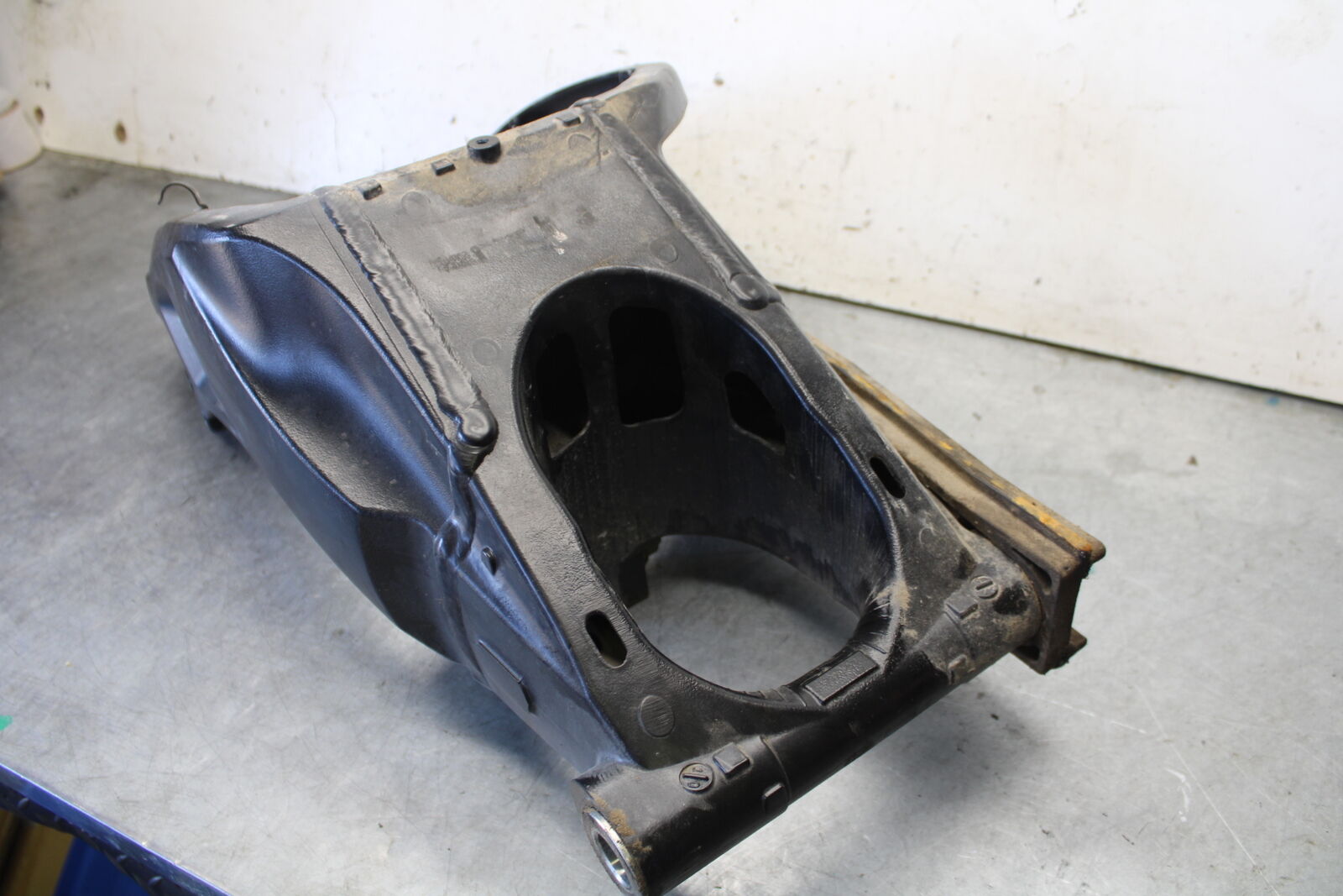 11-24 SUZUKI GSXR750 REAR SWINGARM BACK SUSPENSION SWING ARM  BB687