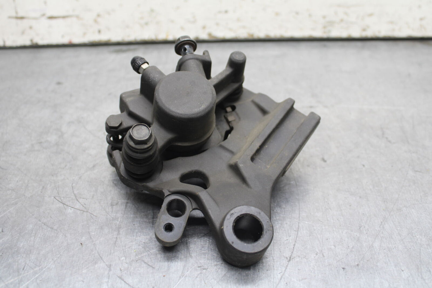 15-17 YAMAHA YZF R3 REAR BACK BRAKE CALIPER W MOUNT BRACKET BB111