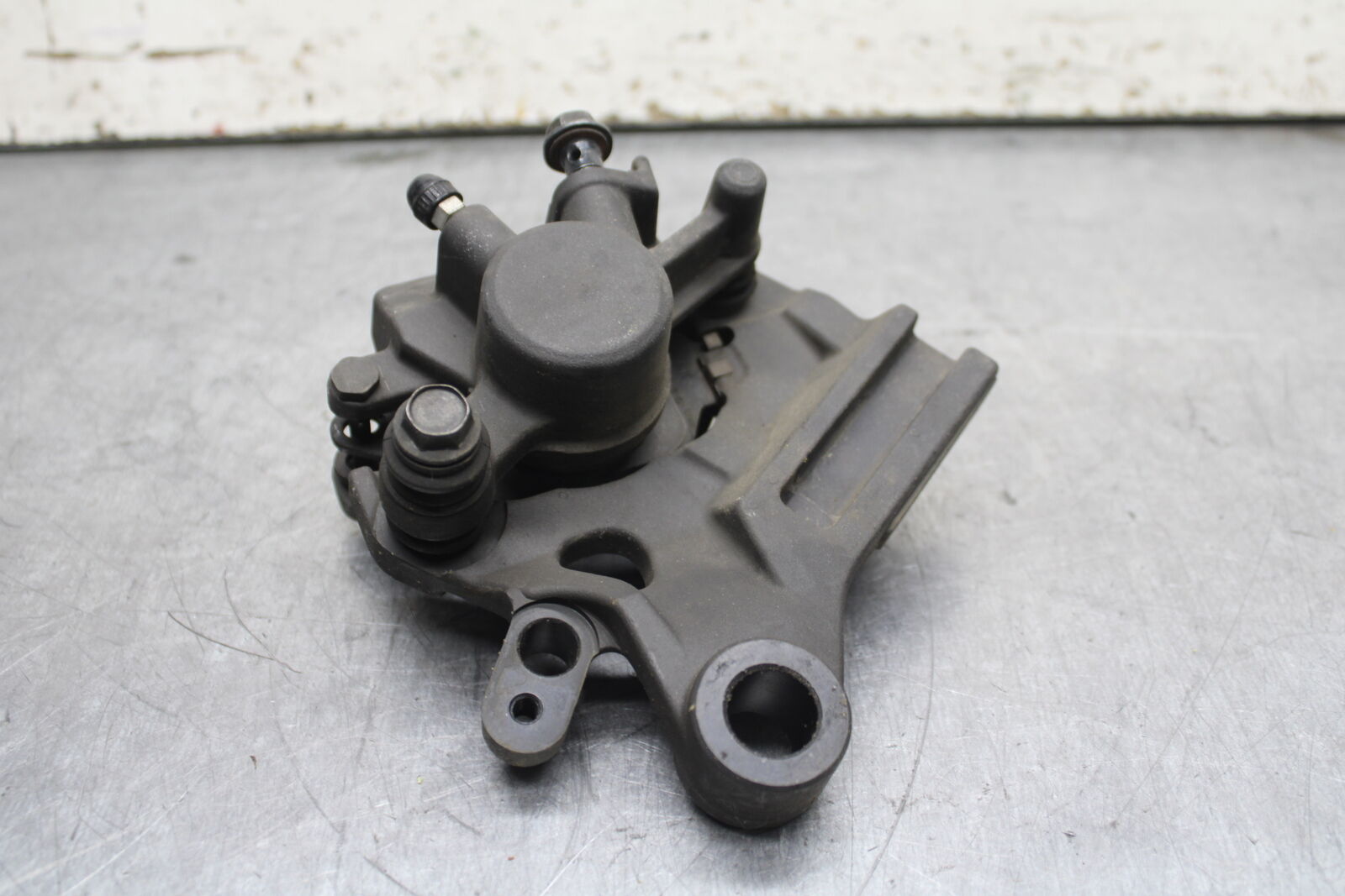 15-17 YAMAHA YZF R3 REAR BACK BRAKE CALIPER W MOUNT BRACKET BB111