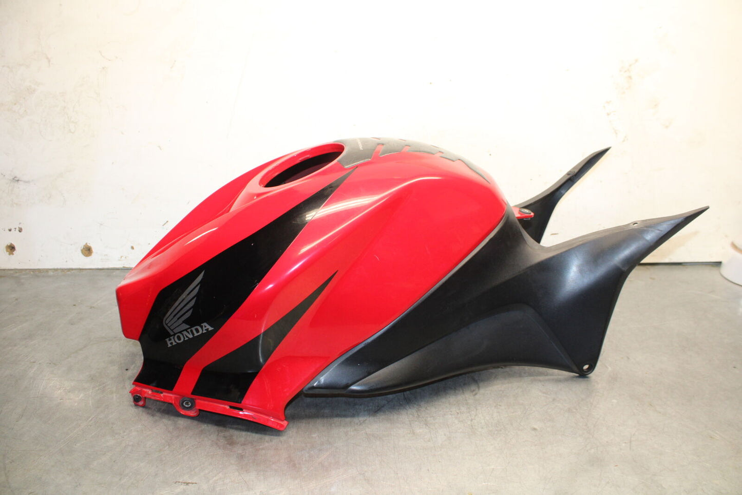 07-12 HONDA CBR600RR GAS TANK FUEL CELL COVER FAIRING COWL BB672