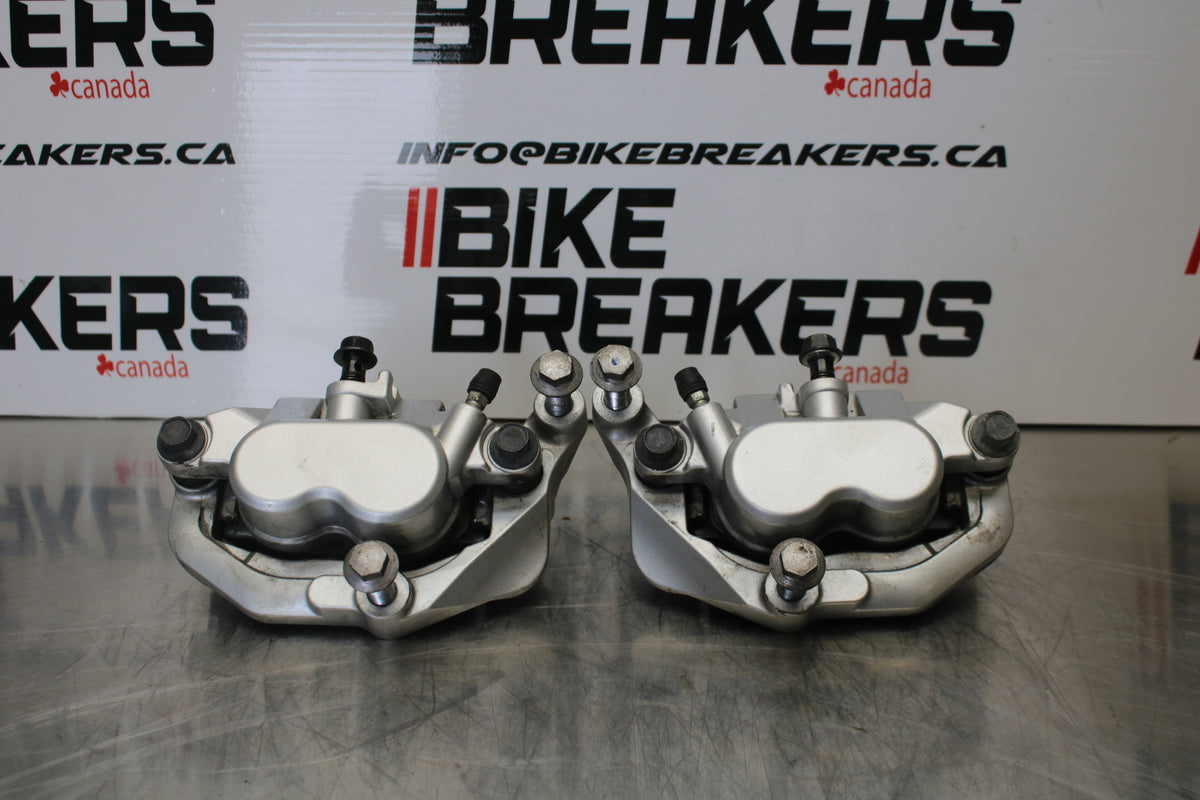 09 YAMAHA ROYAL STAR XVZ1300TF VENTURE RIGHT LEFT FRONT BRAKE CALIPER SET BB151