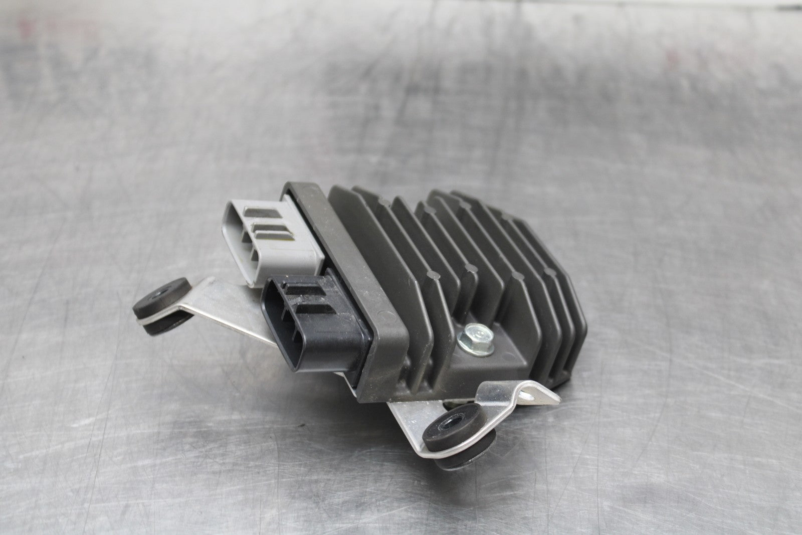 13-24 HONDA CBR600RR RECTIFIER VOLTAGE REGULATOR BB772