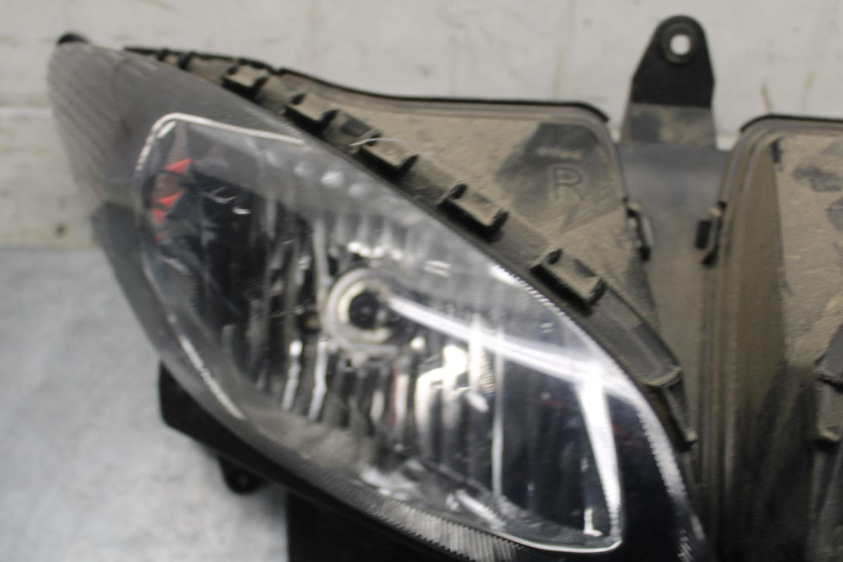 2012 Yamaha FZ8 FRONT HEADLIGHT HEAD LIGHT LAMP BB550