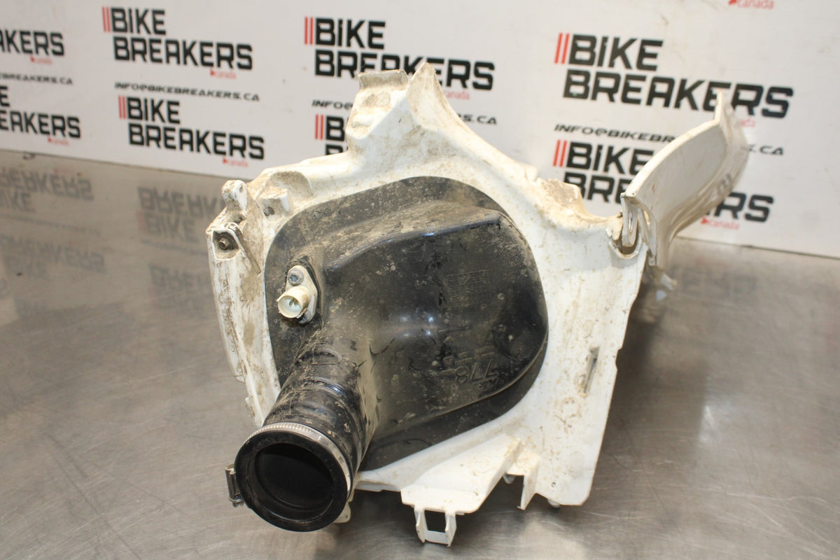 13 KTM 350 SXF AIR CLEANER FILTER BOX BB104