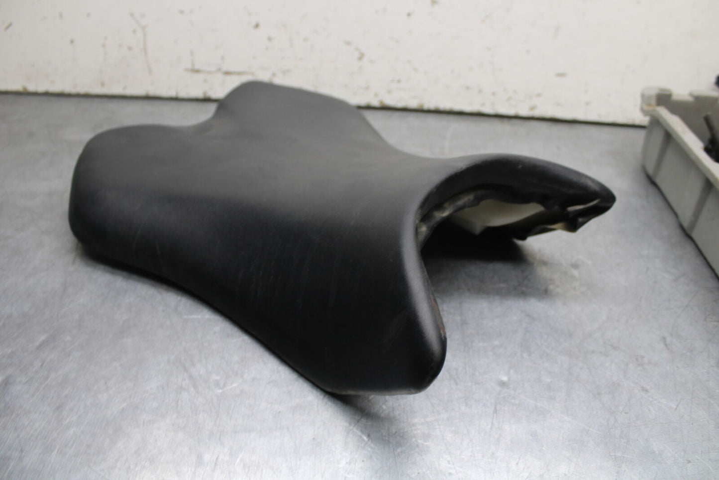 07-08 YAMAHA YZF R1 FRONT DRIVERS SEAT PAD SADDLE PILLION BB724