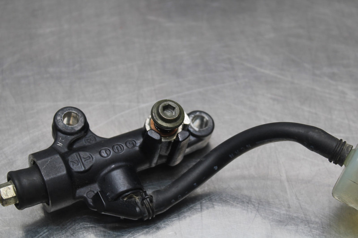 03-05 YAMAHA YZF R6  REAR BACK BRAKE MASTER CYLINDER W RESERVOIR BB793