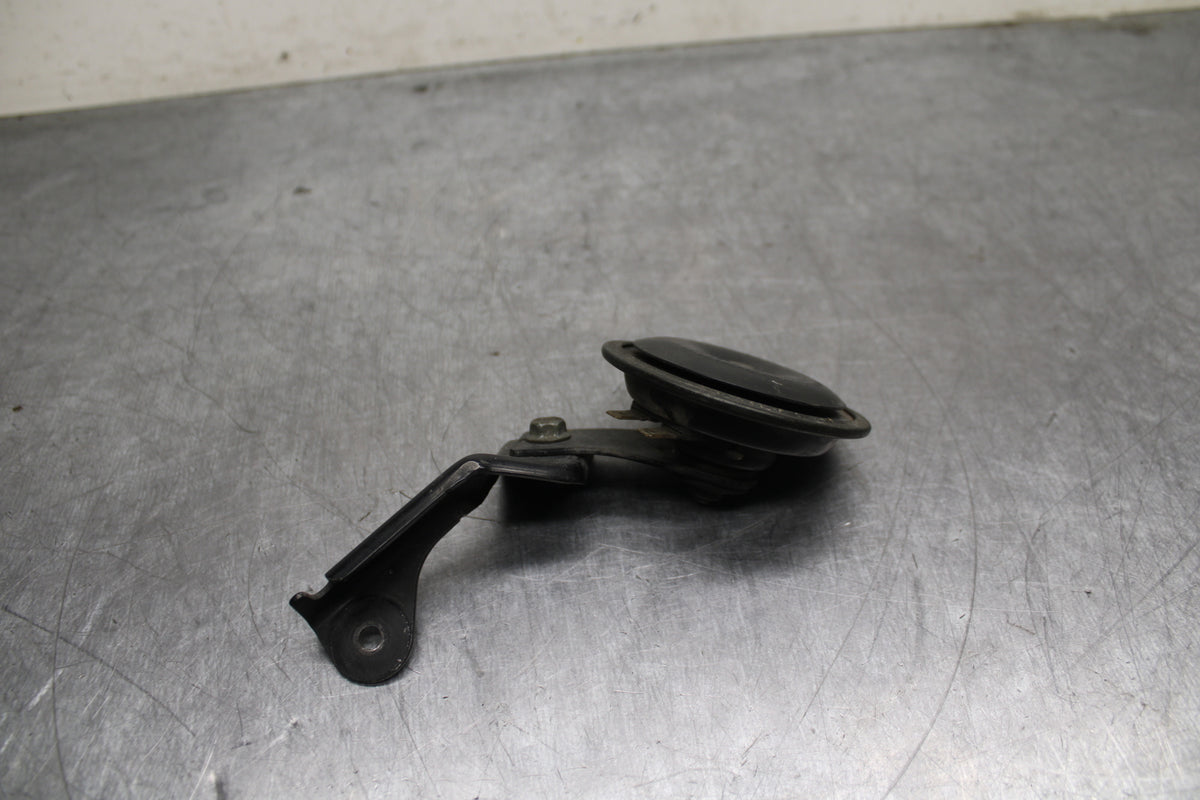 00-01 YAMAHA YZF R1 HORN SIGNAL BB755