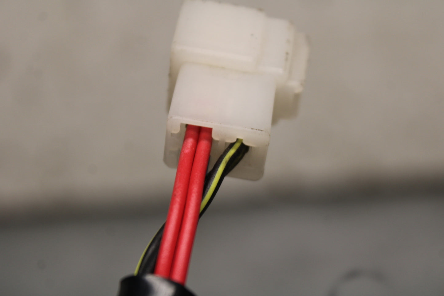 03 KAWASAKI ZX12R  REAR TAIL TAILLIGHT BACK BRAKE LIGHT BB472