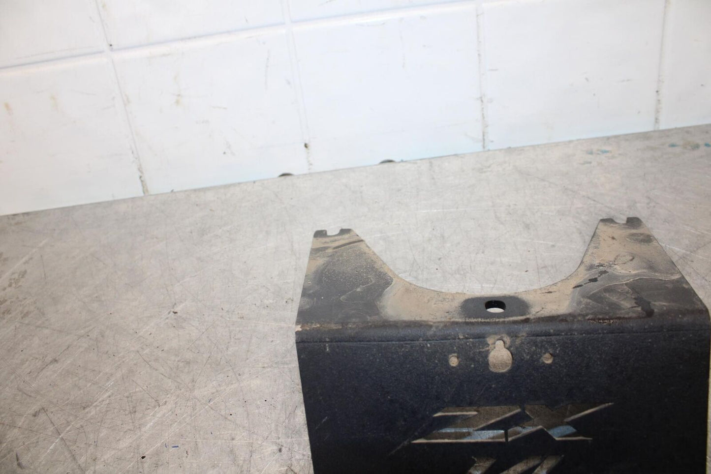 06-07 KAWASAKI NINJA ZX14R AFTERMARKET REAR BACK TAIL LIGHT MOUNT BRACKET bb433