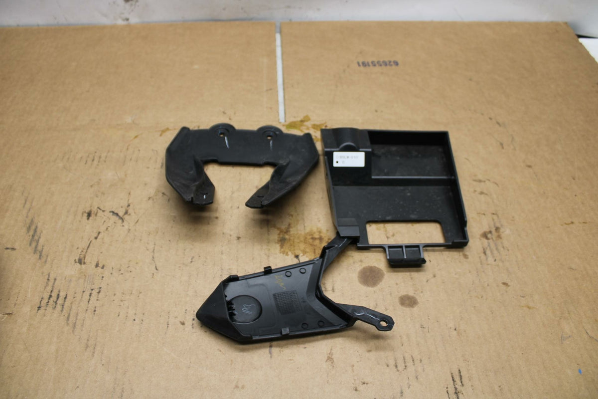 19-21 YAMAHA YZF R3 TAIL PEICES BB378 