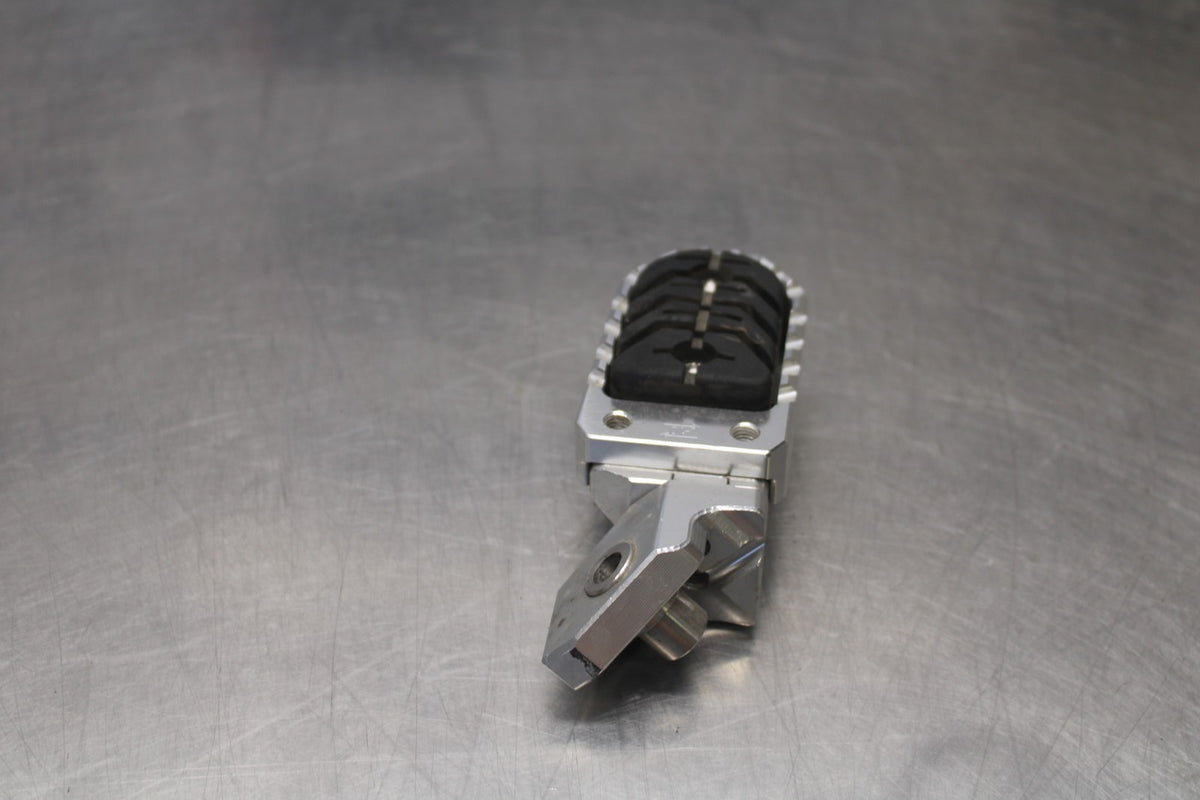 19 BMW F750GS AFTERMARKET RIGHT FRONT FOOT REST PEG STEP BB938