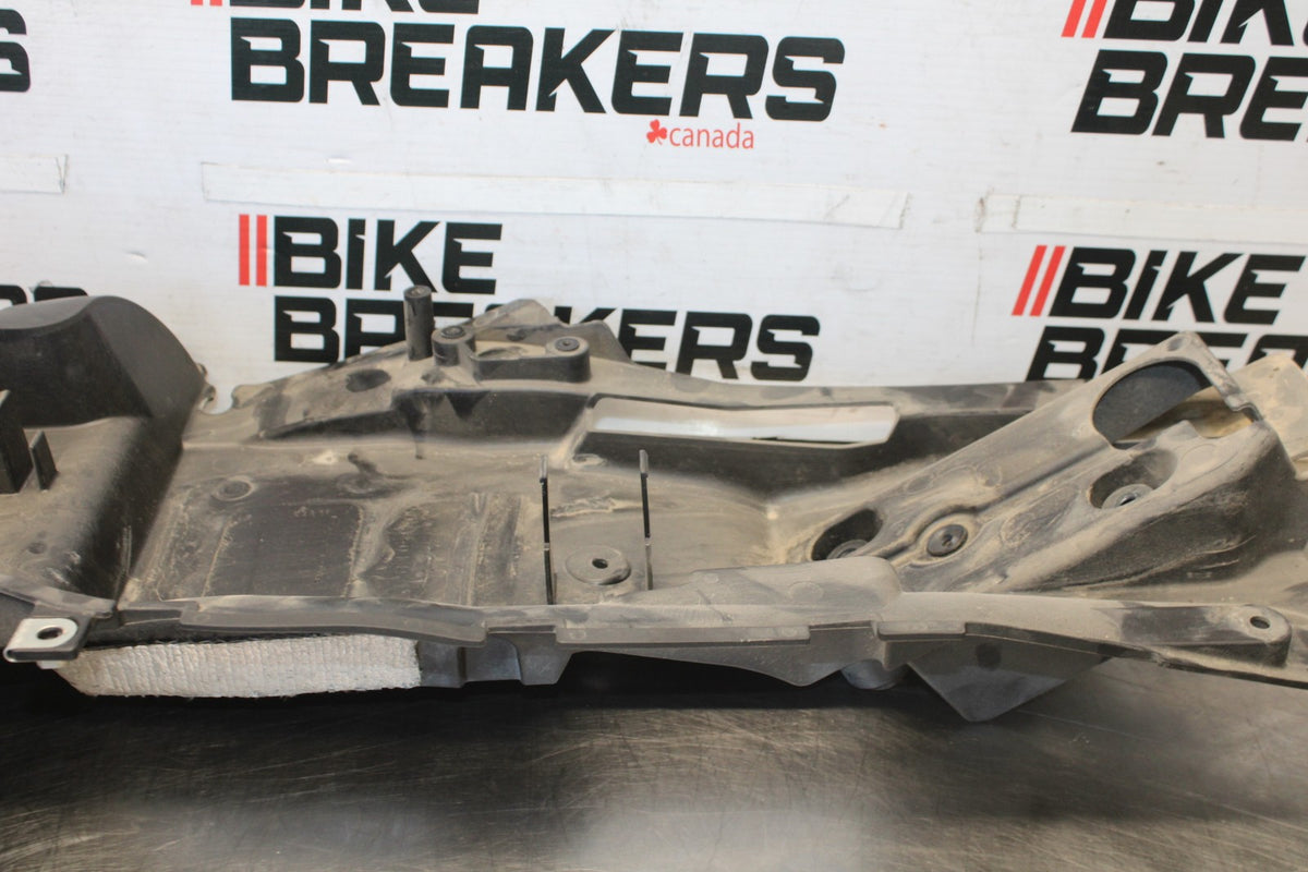 07-08 KAWASAKI NINJA ZX6R REAR BACK TAIL UNDERTAIL BATTERY TRAY PLASTIC BB937