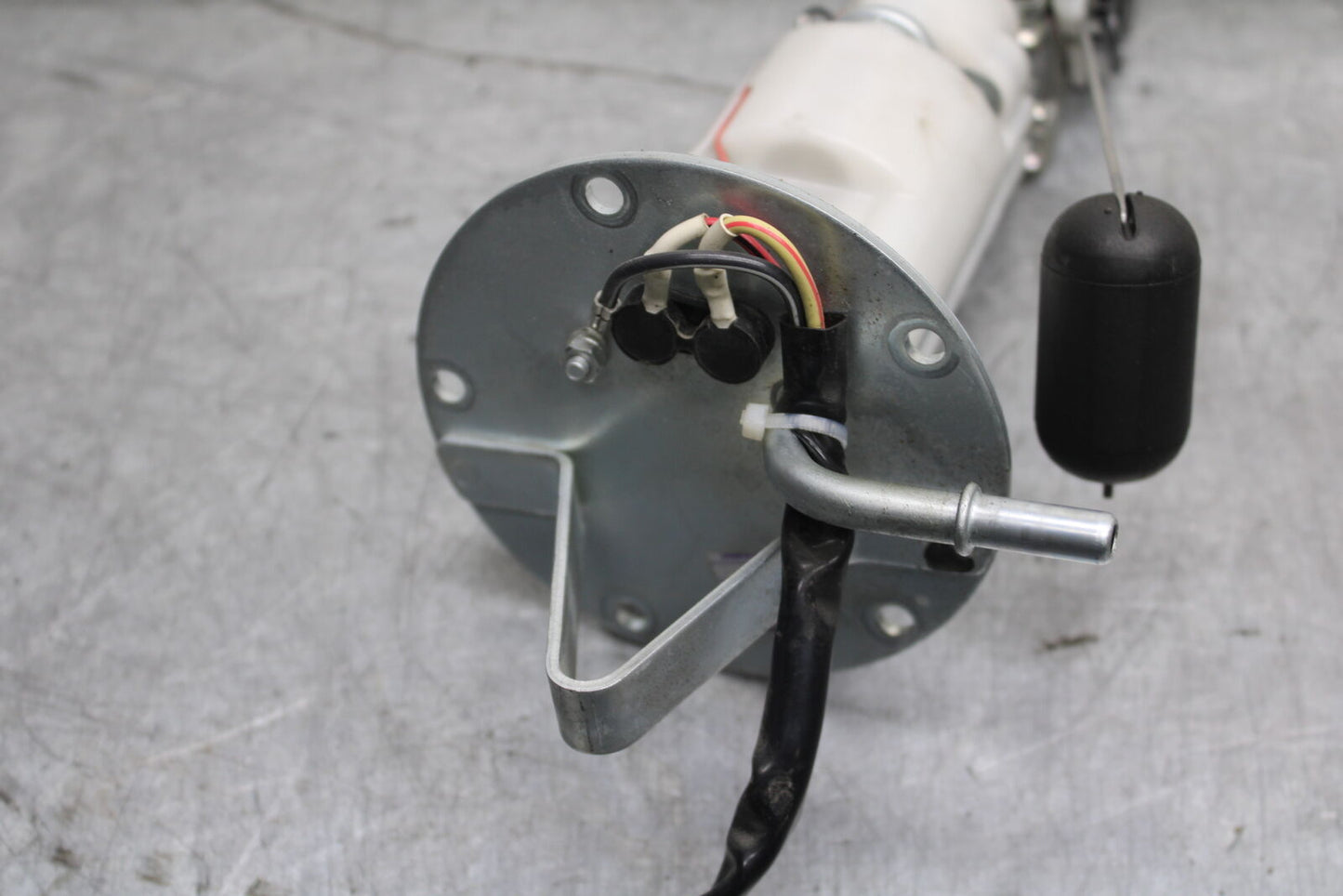 11-24 SUZUKI GSXR750 FUEL PUMP GAS PETROL SENDER UNIT 15100-14J01 BB714