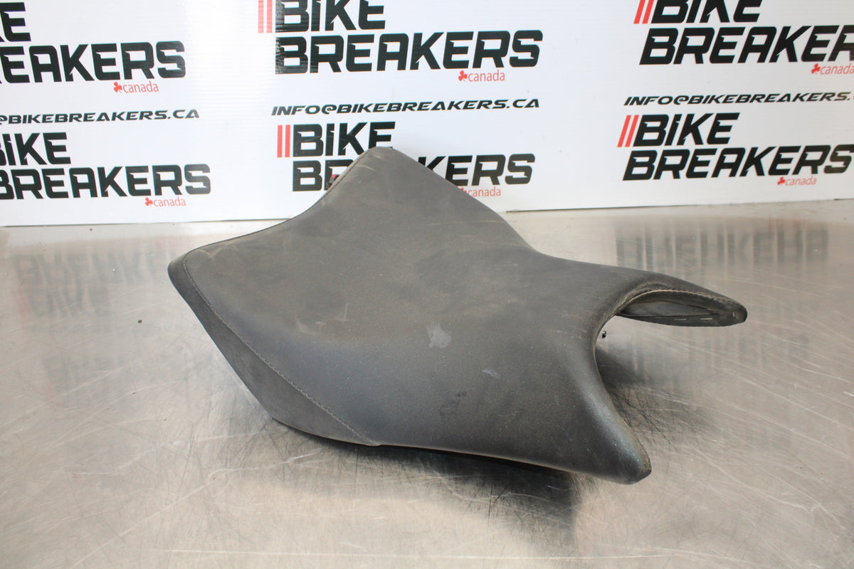 15-16 HONDA CB300F FRONT DRIVERS SEAT PAD SADDLE PILLION BB150